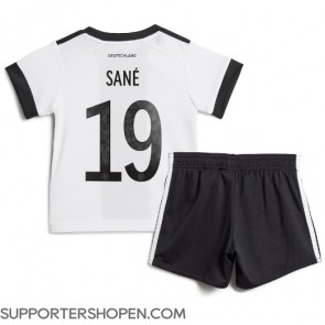 Tyskland Leroy Sane #19 Hemmatröja Barn VM 2022 Kortärmad (+ korta byxor)